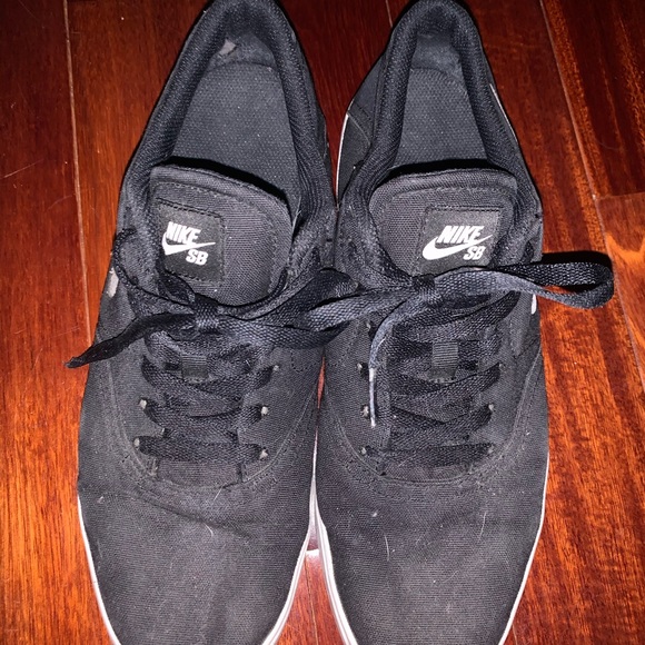 Nike Men's Sneakers - Picture 3 of 8